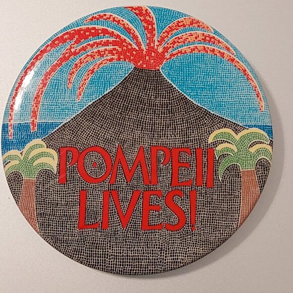 POMPEII LIVES 1979 EXHIBIT BUTTON RARE - Picture 2 of 5